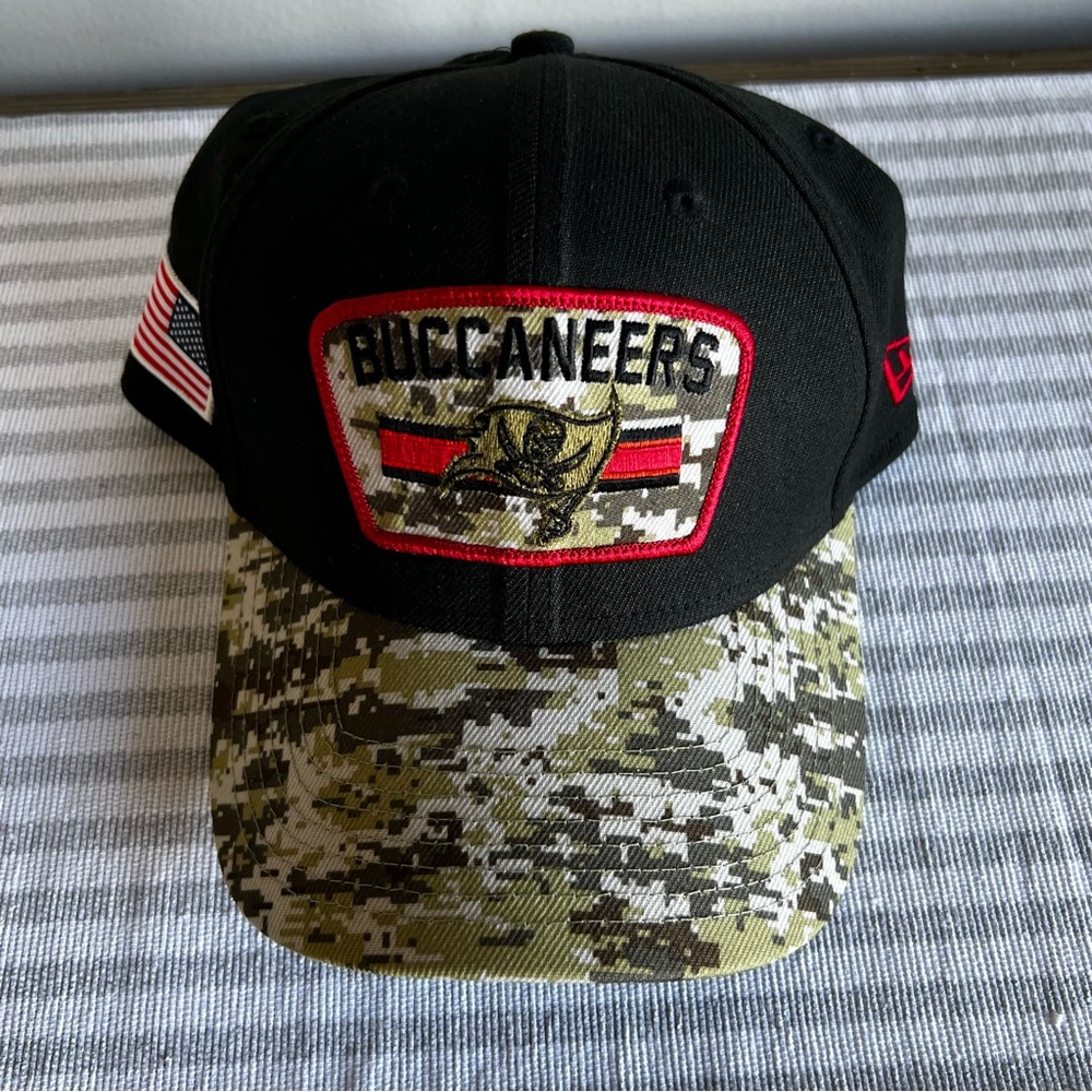 New Era 39Thirty Flex Tampa Buccaneers Salute To Service Men's Hat #1280